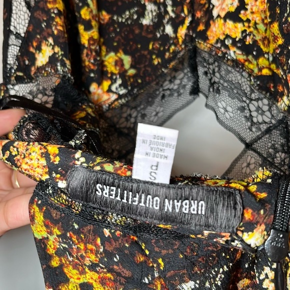 Urban outfitters Lexi Lace Floral Midi Dress - Picture 4 of 7